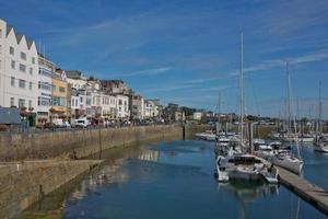 Vista panoramica di una baia nel porto di Saint Peter in Guernsey Channel Islands UK foto