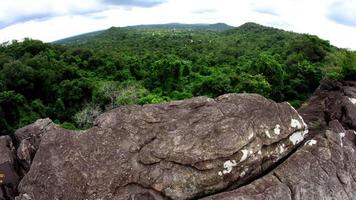 parco forestale della cascata di pha luang, amphoe si mueang mai, ubon ratchathani, thailandia foto