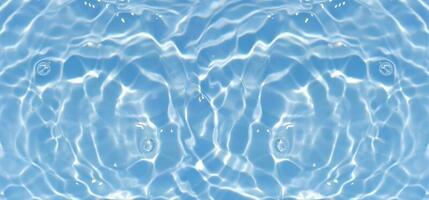 blu acqua con increspature su il superficie. defocus sfocato trasparente blu colorato chiaro calma acqua superficie struttura con spruzzi e bolle. acqua onde con splendente modello struttura sfondo. foto