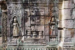 bassorilievo al tempio di preah kahn, siem reap, cambogia
