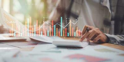 contabile utilizzando un' calcolatrice per calcolare numeri e lettura grafico rapporto e attività commerciale statistica grafici ,analisi e miglioramento di aziendale strategia ,gestire finanziario e marketing documenti foto