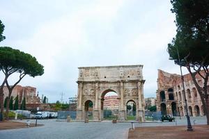 Arco della Vittoria al Colosseo a Roma, Italia