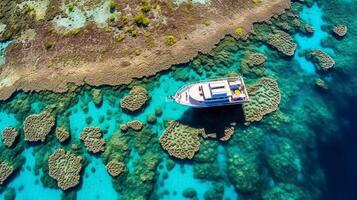 un aereo tiro di un' tropicale dell'isola laguna, con superficiale turchese acque e corallo formazioni la creazione di intricato modelli sotto il superficie. ai generativo foto