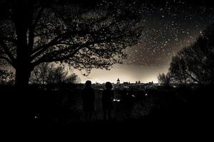 sagome di Due guardare le stelle donna detto addio, circondato di alberi e il contorno di Londra città nel il sfondo. ai generativo foto