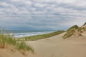 mare e paesaggio vicino alla città di skagen in danimarca foto