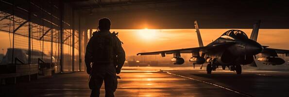 tramonto retroilluminato Visualizza di militare combattente Jet pilota accanto parcheggiata militare aviazione aereo Il prossimo per caserme o hangar come largo bandiera con copyspace la zona per mondo guerra conflitti. ai generativo foto