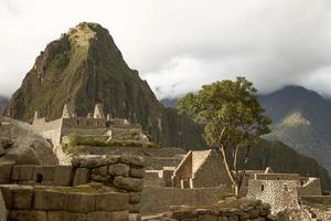 rovine della città perduta degli inca machu picchu e wayna picchu vicino a cusco in perù foto