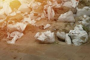 struttura di rotto barricata parete di sacchi di sabbia per guerra scopi foto