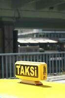 Taxi auto nel il strada nel Istanbul foto