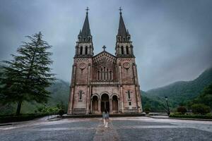 basilica de Santa maria la vero de covadonga, asturie, Spagna. foto