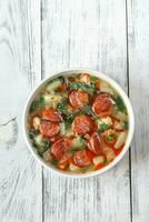 porzione di zuppa di caldo verde foto