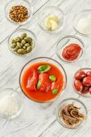 ingredienti per puttanesca salsa foto