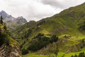 passo rombo lungo il confine tra austria e italia foto