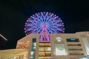 kagoshima, Kyushu, Giappone - ottobre 22, 2018 Ferris ruota su il kagoshima stazione foto