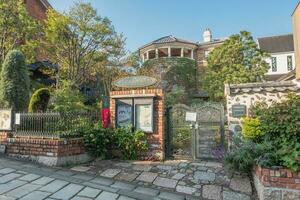 Nagasaki, Kyushu, Giappone - ottobre 24, 2018 inori-no-oka immagine libro Museo vicino guanto giardino foto