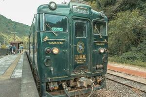 Kumamoto, Kyushu, Giappone - ottobre 19, 2018 jr kyushu treno limitato esprimere kawasemi yamasemi, hitoyoshi kuma regione foto