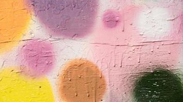cerchio multicolore sfondo muro dipinto foto