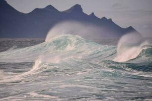 enorme mare onde foto