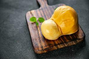 formaggio scamorza cibo merenda su il tavolo copia spazio cibo sfondo rustico superiore Visualizza foto