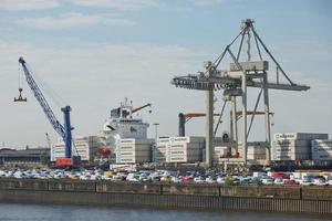 porto di Amburgo sul fiume Elba, Germania foto