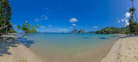 impressione di il paradisiaco maremegmeg spiaggia vicino EL nido su il filippino isola di palawan durante il giorno foto