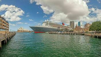 panoramico Visualizza di sydney porto con orizzonte, musica lirica Casa e crociera terminale durante giorno foto