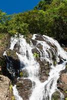 foresta della cascata di sarika foto