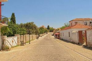 interessante originale Turco strade e case nel il città di didim foto