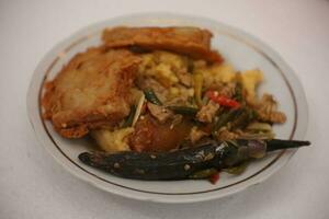 foto di il cibo menù con verdure e pesce.