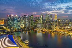 centro città orizzonte lungomare, paesaggio urbano di Singapore foto