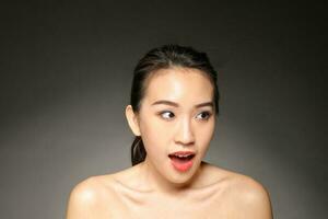 giovane bellissimo asiatico donna facciale espressione foto