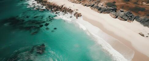 spiaggia e onde a partire dal superiore Visualizza. turchese acqua sfondo a partire dal superiore Visualizza. estate paesaggio marino a partire dal aria. superiore Visualizza a partire dal drone. viaggio concetto e idea. generativo ai. foto