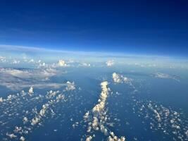 cielo nube attraverso aereo finestra foto