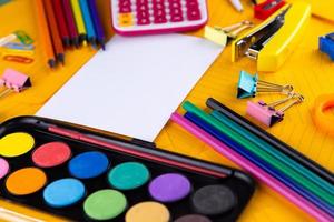 torna a scuola forniture per ufficio foto