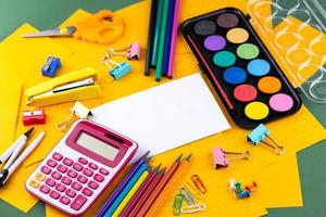 torna a scuola forniture per ufficio foto