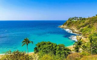 spiaggia sabbia blu turchese acqua onde panorama carrizalillo puerto escondido. foto