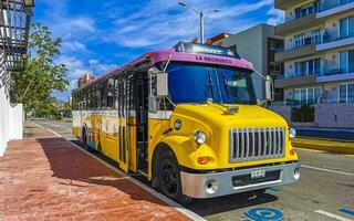 playa del Carmen quintana roo Messico 2023 colorato rosa giallo verde xcaret autobus playa del Carmen Messico. foto