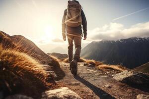 escursionista va contro cielo e sole. escursioni a piedi concetto creato con generativo ai tecnologia foto