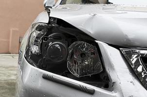 incidente d'auto con faro rotto per incidente di trasporto foto