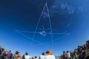 spettacolo aereo acrobatico alla base aerea di iruma in autunno foto