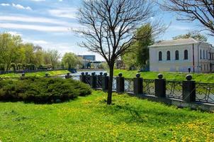 kharkov, ucraina, 2021 - splendida vista sul fiume in primavera foto