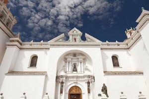 facciata della basilica di nostra signora di copacabana in bolivia foto