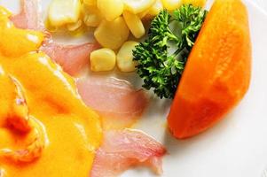 tiradito delizioso piatto della cucina peruviana foto