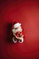 Santa Claus soffiaggio Magia neve di il suo mani, creare ai foto