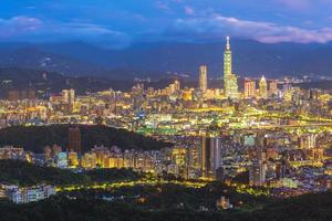 vista panoramica della città di taipei foto