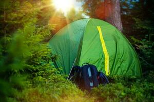 tenda campeggio e zaino foto