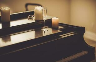 solitario sera con pianoforte foto