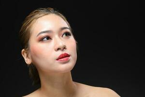 Sud est asiatico bellissimo giovane signora moda trucco cosmetico foto