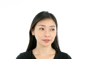 facciale espressione giovane asiatico donna ufficio abbigliamento bianca sfondo Guarda sinistra foto