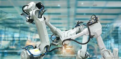 tecnologia di industriale produzione con automatico robot e meccanico braccia foto